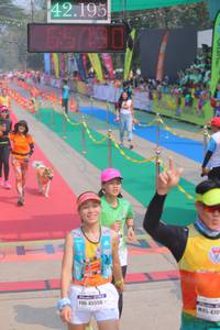 BIB: 42195, 65030, 45550, 470
                            <button type="button" onclick="openModal(9513787)" class="btn btn-primary btn-sm float-right btn-popup" data-toggle="modal" data-target=".modal-high-quality">
                        <i class="fas fa-shopping-cart"></i> Add to Cart
                    </button>
                                            <button type="button" onclick="isThisMe(9513787, true)" class="btn btn-success btn-sm float-right btn-popup btn-isme hidden" data-toggle="tooltip" data-placement="bottom" title="นี่คือรูปของคุณใช่ไหม คลิกที่นี่เพื่อเอาเข้าอัลบั้ม">
                        <i class="fas fa-plus"></i> Add to album
                    </button>
                    <button type="button" onclick="isThisMe(9513787, false)" class="btn btn-warning btn-sm float-right btn-popup btn-isnotme hidden">
                        <i class="fas fa-ban"></i> Remove from album
                    </button>