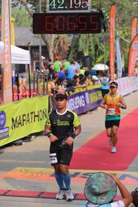 BIB: 42195, 60655
                            <button type="button" onclick="openModal(9337879)" class="btn btn-primary btn-sm float-right btn-popup" data-toggle="modal" data-target=".modal-high-quality">
                        <i class="fas fa-shopping-cart"></i> Add to Cart
                    </button>
                                            <button type="button" onclick="isThisMe(9337879, true)" class="btn btn-success btn-sm float-right btn-popup btn-isme hidden" data-toggle="tooltip" data-placement="bottom" title="นี่คือรูปของคุณใช่ไหม คลิกที่นี่เพื่อเอาเข้าอัลบั้ม">
                        <i class="fas fa-plus"></i> Add to album
                    </button>
                    <button type="button" onclick="isThisMe(9337879, false)" class="btn btn-warning btn-sm float-right btn-popup btn-isnotme hidden">
                        <i class="fas fa-ban"></i> Remove from album
                    </button>