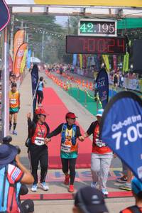 BIB: 42195, 10024, 700
                            <button type="button" onclick="openModal(9514454)" class="btn btn-primary btn-sm float-right btn-popup" data-toggle="modal" data-target=".modal-high-quality">
                        <i class="fas fa-shopping-cart"></i> Add to Cart
                    </button>
                                            <button type="button" onclick="isThisMe(9514454, true)" class="btn btn-success btn-sm float-right btn-popup btn-isme hidden" data-toggle="tooltip" data-placement="bottom" title="นี่คือรูปของคุณใช่ไหม คลิกที่นี่เพื่อเอาเข้าอัลบั้ม">
                        <i class="fas fa-plus"></i> Add to album
                    </button>
                    <button type="button" onclick="isThisMe(9514454, false)" class="btn btn-warning btn-sm float-right btn-popup btn-isnotme hidden">
                        <i class="fas fa-ban"></i> Remove from album
                    </button>