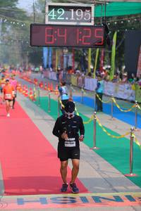 BIB: 42195, 129
                            <button type="button" onclick="openModal(9482031)" class="btn btn-primary btn-sm float-right btn-popup" data-toggle="modal" data-target=".modal-high-quality">
                        <i class="fas fa-shopping-cart"></i> Add to Cart
                    </button>
                                            <button type="button" onclick="isThisMe(9482031, true)" class="btn btn-success btn-sm float-right btn-popup btn-isme hidden" data-toggle="tooltip" data-placement="bottom" title="นี่คือรูปของคุณใช่ไหม คลิกที่นี่เพื่อเอาเข้าอัลบั้ม">
                        <i class="fas fa-plus"></i> Add to album
                    </button>
                    <button type="button" onclick="isThisMe(9482031, false)" class="btn btn-warning btn-sm float-right btn-popup btn-isnotme hidden">
                        <i class="fas fa-ban"></i> Remove from album
                    </button>