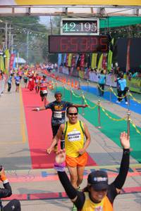 BIB: 42195, 65025
                            <button type="button" onclick="openModal(9494574)" class="btn btn-primary btn-sm float-right btn-popup" data-toggle="modal" data-target=".modal-high-quality">
                        <i class="fas fa-shopping-cart"></i> Add to Cart
                    </button>
                                            <button type="button" onclick="isThisMe(9494574, true)" class="btn btn-success btn-sm float-right btn-popup btn-isme hidden" data-toggle="tooltip" data-placement="bottom" title="นี่คือรูปของคุณใช่ไหม คลิกที่นี่เพื่อเอาเข้าอัลบั้ม">
                        <i class="fas fa-plus"></i> Add to album
                    </button>
                    <button type="button" onclick="isThisMe(9494574, false)" class="btn btn-warning btn-sm float-right btn-popup btn-isnotme hidden">
                        <i class="fas fa-ban"></i> Remove from album
                    </button>