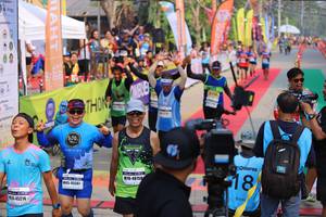 BIB: 500, 48158, 45587, 45214
                            <button type="button" onclick="openModal(9155526)" class="btn btn-primary btn-sm float-right btn-popup" data-toggle="modal" data-target=".modal-high-quality">
                        <i class="fas fa-shopping-cart"></i> Add to Cart
                    </button>
                                            <button type="button" onclick="isThisMe(9155526, true)" class="btn btn-success btn-sm float-right btn-popup btn-isme hidden" data-toggle="tooltip" data-placement="bottom" title="นี่คือรูปของคุณใช่ไหม คลิกที่นี่เพื่อเอาเข้าอัลบั้ม">
                        <i class="fas fa-plus"></i> Add to album
                    </button>
                    <button type="button" onclick="isThisMe(9155526, false)" class="btn btn-warning btn-sm float-right btn-popup btn-isnotme hidden">
                        <i class="fas fa-ban"></i> Remove from album
                    </button>
