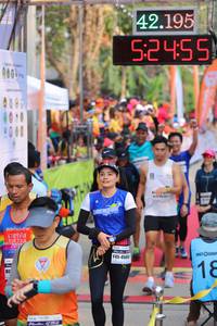 BIB: 42195, 5245, 080, 201, 450
                            <button type="button" onclick="openModal(9132808)" class="btn btn-primary btn-sm float-right btn-popup" data-toggle="modal" data-target=".modal-high-quality">
                        <i class="fas fa-shopping-cart"></i> Add to Cart
                    </button>
                                            <button type="button" onclick="isThisMe(9132808, true)" class="btn btn-success btn-sm float-right btn-popup btn-isme hidden" data-toggle="tooltip" data-placement="bottom" title="นี่คือรูปของคุณใช่ไหม คลิกที่นี่เพื่อเอาเข้าอัลบั้ม">
                        <i class="fas fa-plus"></i> Add to album
                    </button>
                    <button type="button" onclick="isThisMe(9132808, false)" class="btn btn-warning btn-sm float-right btn-popup btn-isnotme hidden">
                        <i class="fas fa-ban"></i> Remove from album
                    </button>