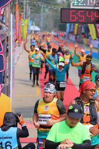 BIB: 42195, 654, 840
                            <button type="button" onclick="openModal(9512914)" class="btn btn-primary btn-sm float-right btn-popup" data-toggle="modal" data-target=".modal-high-quality">
                        <i class="fas fa-shopping-cart"></i> Add to Cart
                    </button>
                                            <button type="button" onclick="isThisMe(9512914, true)" class="btn btn-success btn-sm float-right btn-popup btn-isme hidden" data-toggle="tooltip" data-placement="bottom" title="นี่คือรูปของคุณใช่ไหม คลิกที่นี่เพื่อเอาเข้าอัลบั้ม">
                        <i class="fas fa-plus"></i> Add to album
                    </button>
                    <button type="button" onclick="isThisMe(9512914, false)" class="btn btn-warning btn-sm float-right btn-popup btn-isnotme hidden">
                        <i class="fas fa-ban"></i> Remove from album
                    </button>