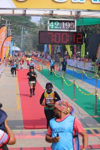 BIB: 42195, 700
                            <button type="button" onclick="openModal(9514407)" class="btn btn-primary btn-sm float-right btn-popup" data-toggle="modal" data-target=".modal-high-quality">
                        <i class="fas fa-shopping-cart"></i> Add to Cart
                    </button>
                                            <button type="button" onclick="isThisMe(9514407, true)" class="btn btn-success btn-sm float-right btn-popup btn-isme hidden" data-toggle="tooltip" data-placement="bottom" title="นี่คือรูปของคุณใช่ไหม คลิกที่นี่เพื่อเอาเข้าอัลบั้ม">
                        <i class="fas fa-plus"></i> Add to album
                    </button>
                    <button type="button" onclick="isThisMe(9514407, false)" class="btn btn-warning btn-sm float-right btn-popup btn-isnotme hidden">
                        <i class="fas fa-ban"></i> Remove from album
                    </button>