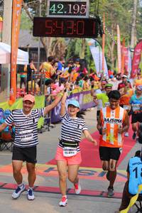 BIB: 42195, 5430, 047668, 430
                            <button type="button" onclick="openModal(9146186)" class="btn btn-primary btn-sm float-right btn-popup" data-toggle="modal" data-target=".modal-high-quality">
                        <i class="fas fa-shopping-cart"></i> Add to Cart
                    </button>
                                            <button type="button" onclick="isThisMe(9146186, true)" class="btn btn-success btn-sm float-right btn-popup btn-isme hidden" data-toggle="tooltip" data-placement="bottom" title="นี่คือรูปของคุณใช่ไหม คลิกที่นี่เพื่อเอาเข้าอัลบั้ม">
                        <i class="fas fa-plus"></i> Add to album
                    </button>
                    <button type="button" onclick="isThisMe(9146186, false)" class="btn btn-warning btn-sm float-right btn-popup btn-isnotme hidden">
                        <i class="fas fa-ban"></i> Remove from album
                    </button>