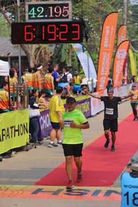 BIB: 42195, 1923, 4215
                            <button type="button" onclick="openModal(9427400)" class="btn btn-primary btn-sm float-right btn-popup" data-toggle="modal" data-target=".modal-high-quality">
                        <i class="fas fa-shopping-cart"></i> Add to Cart
                    </button>
                                            <button type="button" onclick="isThisMe(9427400, true)" class="btn btn-success btn-sm float-right btn-popup btn-isme hidden" data-toggle="tooltip" data-placement="bottom" title="นี่คือรูปของคุณใช่ไหม คลิกที่นี่เพื่อเอาเข้าอัลบั้ม">
                        <i class="fas fa-plus"></i> Add to album
                    </button>
                    <button type="button" onclick="isThisMe(9427400, false)" class="btn btn-warning btn-sm float-right btn-popup btn-isnotme hidden">
                        <i class="fas fa-ban"></i> Remove from album
                    </button>