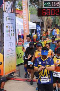 BIB: 42195, 000, 45454, 42617
                            <button type="button" onclick="openModal(9459843)" class="btn btn-primary btn-sm float-right btn-popup" data-toggle="modal" data-target=".modal-high-quality">
                        <i class="fas fa-shopping-cart"></i> Add to Cart
                    </button>
                                            <button type="button" onclick="isThisMe(9459843, true)" class="btn btn-success btn-sm float-right btn-popup btn-isme hidden" data-toggle="tooltip" data-placement="bottom" title="นี่คือรูปของคุณใช่ไหม คลิกที่นี่เพื่อเอาเข้าอัลบั้ม">
                        <i class="fas fa-plus"></i> Add to album
                    </button>
                    <button type="button" onclick="isThisMe(9459843, false)" class="btn btn-warning btn-sm float-right btn-popup btn-isnotme hidden">
                        <i class="fas fa-ban"></i> Remove from album
                    </button>