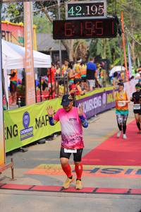 BIB: 42195, 6195
                            <button type="button" onclick="openModal(9422130)" class="btn btn-primary btn-sm float-right btn-popup" data-toggle="modal" data-target=".modal-high-quality">
                        <i class="fas fa-shopping-cart"></i> Add to Cart
                    </button>
                                            <button type="button" onclick="isThisMe(9422130, true)" class="btn btn-success btn-sm float-right btn-popup btn-isme hidden" data-toggle="tooltip" data-placement="bottom" title="นี่คือรูปของคุณใช่ไหม คลิกที่นี่เพื่อเอาเข้าอัลบั้ม">
                        <i class="fas fa-plus"></i> Add to album
                    </button>
                    <button type="button" onclick="isThisMe(9422130, false)" class="btn btn-warning btn-sm float-right btn-popup btn-isnotme hidden">
                        <i class="fas fa-ban"></i> Remove from album
                    </button>