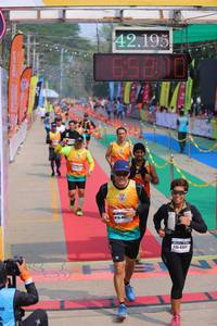 BIB: 42195, 65000, 475
                            <button type="button" onclick="openModal(9492983)" class="btn btn-primary btn-sm float-right btn-popup" data-toggle="modal" data-target=".modal-high-quality">
                        <i class="fas fa-shopping-cart"></i> Add to Cart
                    </button>
                                            <button type="button" onclick="isThisMe(9492983, true)" class="btn btn-success btn-sm float-right btn-popup btn-isme hidden" data-toggle="tooltip" data-placement="bottom" title="นี่คือรูปของคุณใช่ไหม คลิกที่นี่เพื่อเอาเข้าอัลบั้ม">
                        <i class="fas fa-plus"></i> Add to album
                    </button>
                    <button type="button" onclick="isThisMe(9492983, false)" class="btn btn-warning btn-sm float-right btn-popup btn-isnotme hidden">
                        <i class="fas fa-ban"></i> Remove from album
                    </button>