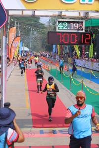 BIB: 42195, 700
                            <button type="button" onclick="openModal(9514400)" class="btn btn-primary btn-sm float-right btn-popup" data-toggle="modal" data-target=".modal-high-quality">
                        <i class="fas fa-shopping-cart"></i> Add to Cart
                    </button>
                                            <button type="button" onclick="isThisMe(9514400, true)" class="btn btn-success btn-sm float-right btn-popup btn-isme hidden" data-toggle="tooltip" data-placement="bottom" title="นี่คือรูปของคุณใช่ไหม คลิกที่นี่เพื่อเอาเข้าอัลบั้ม">
                        <i class="fas fa-plus"></i> Add to album
                    </button>
                    <button type="button" onclick="isThisMe(9514400, false)" class="btn btn-warning btn-sm float-right btn-popup btn-isnotme hidden">
                        <i class="fas fa-ban"></i> Remove from album
                    </button>