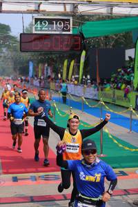 BIB: 42195, 47324
                            <button type="button" onclick="openModal(9490883)" class="btn btn-primary btn-sm float-right btn-popup" data-toggle="modal" data-target=".modal-high-quality">
                        <i class="fas fa-shopping-cart"></i> Add to Cart
                    </button>
                                            <button type="button" onclick="isThisMe(9490883, true)" class="btn btn-success btn-sm float-right btn-popup btn-isme hidden" data-toggle="tooltip" data-placement="bottom" title="นี่คือรูปของคุณใช่ไหม คลิกที่นี่เพื่อเอาเข้าอัลบั้ม">
                        <i class="fas fa-plus"></i> Add to album
                    </button>
                    <button type="button" onclick="isThisMe(9490883, false)" class="btn btn-warning btn-sm float-right btn-popup btn-isnotme hidden">
                        <i class="fas fa-ban"></i> Remove from album
                    </button>