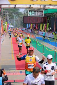 BIB: 42195, 42158
                            <button type="button" onclick="openModal(9494331)" class="btn btn-primary btn-sm float-right btn-popup" data-toggle="modal" data-target=".modal-high-quality">
                        <i class="fas fa-shopping-cart"></i> Add to Cart
                    </button>
                                            <button type="button" onclick="isThisMe(9494331, true)" class="btn btn-success btn-sm float-right btn-popup btn-isme hidden" data-toggle="tooltip" data-placement="bottom" title="นี่คือรูปของคุณใช่ไหม คลิกที่นี่เพื่อเอาเข้าอัลบั้ม">
                        <i class="fas fa-plus"></i> Add to album
                    </button>
                    <button type="button" onclick="isThisMe(9494331, false)" class="btn btn-warning btn-sm float-right btn-popup btn-isnotme hidden">
                        <i class="fas fa-ban"></i> Remove from album
                    </button>