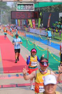 BIB: 42195, 65701, 40025
                            <button type="button" onclick="openModal(9513733)" class="btn btn-primary btn-sm float-right btn-popup" data-toggle="modal" data-target=".modal-high-quality">
                        <i class="fas fa-shopping-cart"></i> Add to Cart
                    </button>
                                            <button type="button" onclick="isThisMe(9513733, true)" class="btn btn-success btn-sm float-right btn-popup btn-isme hidden" data-toggle="tooltip" data-placement="bottom" title="นี่คือรูปของคุณใช่ไหม คลิกที่นี่เพื่อเอาเข้าอัลบั้ม">
                        <i class="fas fa-plus"></i> Add to album
                    </button>
                    <button type="button" onclick="isThisMe(9513733, false)" class="btn btn-warning btn-sm float-right btn-popup btn-isnotme hidden">
                        <i class="fas fa-ban"></i> Remove from album
                    </button>