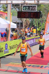 BIB: 42195, 6300, 4713
                            <button type="button" onclick="openModal(9463793)" class="btn btn-primary btn-sm float-right btn-popup" data-toggle="modal" data-target=".modal-high-quality">
                        <i class="fas fa-shopping-cart"></i> Add to Cart
                    </button>
                                            <button type="button" onclick="isThisMe(9463793, true)" class="btn btn-success btn-sm float-right btn-popup btn-isme hidden" data-toggle="tooltip" data-placement="bottom" title="นี่คือรูปของคุณใช่ไหม คลิกที่นี่เพื่อเอาเข้าอัลบั้ม">
                        <i class="fas fa-plus"></i> Add to album
                    </button>
                    <button type="button" onclick="isThisMe(9463793, false)" class="btn btn-warning btn-sm float-right btn-popup btn-isnotme hidden">
                        <i class="fas fa-ban"></i> Remove from album
                    </button>