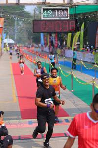 BIB: 42195, 4038
                            <button type="button" onclick="openModal(9479320)" class="btn btn-primary btn-sm float-right btn-popup" data-toggle="modal" data-target=".modal-high-quality">
                        <i class="fas fa-shopping-cart"></i> Add to Cart
                    </button>
                                            <button type="button" onclick="isThisMe(9479320, true)" class="btn btn-success btn-sm float-right btn-popup btn-isme hidden" data-toggle="tooltip" data-placement="bottom" title="นี่คือรูปของคุณใช่ไหม คลิกที่นี่เพื่อเอาเข้าอัลบั้ม">
                        <i class="fas fa-plus"></i> Add to album
                    </button>
                    <button type="button" onclick="isThisMe(9479320, false)" class="btn btn-warning btn-sm float-right btn-popup btn-isnotme hidden">
                        <i class="fas fa-ban"></i> Remove from album
                    </button>