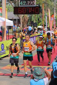 BIB: 42195, 6070, 42424
                            <button type="button" onclick="openModal(9341046)" class="btn btn-primary btn-sm float-right btn-popup" data-toggle="modal" data-target=".modal-high-quality">
                        <i class="fas fa-shopping-cart"></i> Add to Cart
                    </button>
                                            <button type="button" onclick="isThisMe(9341046, true)" class="btn btn-success btn-sm float-right btn-popup btn-isme hidden" data-toggle="tooltip" data-placement="bottom" title="นี่คือรูปของคุณใช่ไหม คลิกที่นี่เพื่อเอาเข้าอัลบั้ม">
                        <i class="fas fa-plus"></i> Add to album
                    </button>
                    <button type="button" onclick="isThisMe(9341046, false)" class="btn btn-warning btn-sm float-right btn-popup btn-isnotme hidden">
                        <i class="fas fa-ban"></i> Remove from album
                    </button>