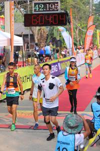 BIB: 42195, 60404, 41226
                            <button type="button" onclick="openModal(9328004)" class="btn btn-primary btn-sm float-right btn-popup" data-toggle="modal" data-target=".modal-high-quality">
                        <i class="fas fa-shopping-cart"></i> Add to Cart
                    </button>
                                            <button type="button" onclick="isThisMe(9328004, true)" class="btn btn-success btn-sm float-right btn-popup btn-isme hidden" data-toggle="tooltip" data-placement="bottom" title="นี่คือรูปของคุณใช่ไหม คลิกที่นี่เพื่อเอาเข้าอัลบั้ม">
                        <i class="fas fa-plus"></i> Add to album
                    </button>
                    <button type="button" onclick="isThisMe(9328004, false)" class="btn btn-warning btn-sm float-right btn-popup btn-isnotme hidden">
                        <i class="fas fa-ban"></i> Remove from album
                    </button>