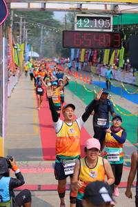 BIB: 42195, 65403, 45333, 423
                            <button type="button" onclick="openModal(9512760)" class="btn btn-primary btn-sm float-right btn-popup" data-toggle="modal" data-target=".modal-high-quality">
                        <i class="fas fa-shopping-cart"></i> Add to Cart
                    </button>
                                            <button type="button" onclick="isThisMe(9512760, true)" class="btn btn-success btn-sm float-right btn-popup btn-isme hidden" data-toggle="tooltip" data-placement="bottom" title="นี่คือรูปของคุณใช่ไหม คลิกที่นี่เพื่อเอาเข้าอัลบั้ม">
                        <i class="fas fa-plus"></i> Add to album
                    </button>
                    <button type="button" onclick="isThisMe(9512760, false)" class="btn btn-warning btn-sm float-right btn-popup btn-isnotme hidden">
                        <i class="fas fa-ban"></i> Remove from album
                    </button>