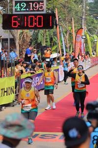 BIB: 42195, 6100
                            <button type="button" onclick="openModal(9349892)" class="btn btn-primary btn-sm float-right btn-popup" data-toggle="modal" data-target=".modal-high-quality">
                        <i class="fas fa-shopping-cart"></i> Add to Cart
                    </button>
                                            <button type="button" onclick="isThisMe(9349892, true)" class="btn btn-success btn-sm float-right btn-popup btn-isme hidden" data-toggle="tooltip" data-placement="bottom" title="นี่คือรูปของคุณใช่ไหม คลิกที่นี่เพื่อเอาเข้าอัลบั้ม">
                        <i class="fas fa-plus"></i> Add to album
                    </button>
                    <button type="button" onclick="isThisMe(9349892, false)" class="btn btn-warning btn-sm float-right btn-popup btn-isnotme hidden">
                        <i class="fas fa-ban"></i> Remove from album
                    </button>