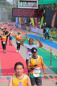 BIB: 42195, 55655, 41228
                            <button type="button" onclick="openModal(9513362)" class="btn btn-primary btn-sm float-right btn-popup" data-toggle="modal" data-target=".modal-high-quality">
                        <i class="fas fa-shopping-cart"></i> Add to Cart
                    </button>
                                            <button type="button" onclick="isThisMe(9513362, true)" class="btn btn-success btn-sm float-right btn-popup btn-isme hidden" data-toggle="tooltip" data-placement="bottom" title="นี่คือรูปของคุณใช่ไหม คลิกที่นี่เพื่อเอาเข้าอัลบั้ม">
                        <i class="fas fa-plus"></i> Add to album
                    </button>
                    <button type="button" onclick="isThisMe(9513362, false)" class="btn btn-warning btn-sm float-right btn-popup btn-isnotme hidden">
                        <i class="fas fa-ban"></i> Remove from album
                    </button>