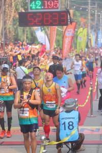 BIB: 42195, 52833, 47542, 842104
                            <button type="button" onclick="openModal(9136953)" class="btn btn-primary btn-sm float-right btn-popup" data-toggle="modal" data-target=".modal-high-quality">
                        <i class="fas fa-shopping-cart"></i> Add to Cart
                    </button>
                                            <button type="button" onclick="isThisMe(9136953, true)" class="btn btn-success btn-sm float-right btn-popup btn-isme hidden" data-toggle="tooltip" data-placement="bottom" title="นี่คือรูปของคุณใช่ไหม คลิกที่นี่เพื่อเอาเข้าอัลบั้ม">
                        <i class="fas fa-plus"></i> Add to album
                    </button>
                    <button type="button" onclick="isThisMe(9136953, false)" class="btn btn-warning btn-sm float-right btn-popup btn-isnotme hidden">
                        <i class="fas fa-ban"></i> Remove from album
                    </button>