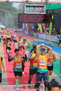 BIB: 42195, 65623, 41895, 4645
                            <button type="button" onclick="openModal(9513144)" class="btn btn-primary btn-sm float-right btn-popup" data-toggle="modal" data-target=".modal-high-quality">
                        <i class="fas fa-shopping-cart"></i> Add to Cart
                    </button>
                                            <button type="button" onclick="isThisMe(9513144, true)" class="btn btn-success btn-sm float-right btn-popup btn-isme hidden" data-toggle="tooltip" data-placement="bottom" title="นี่คือรูปของคุณใช่ไหม คลิกที่นี่เพื่อเอาเข้าอัลบั้ม">
                        <i class="fas fa-plus"></i> Add to album
                    </button>
                    <button type="button" onclick="isThisMe(9513144, false)" class="btn btn-warning btn-sm float-right btn-popup btn-isnotme hidden">
                        <i class="fas fa-ban"></i> Remove from album
                    </button>