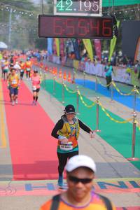 BIB: 42195, 6566, 45421
                            <button type="button" onclick="openModal(9513311)" class="btn btn-primary btn-sm float-right btn-popup" data-toggle="modal" data-target=".modal-high-quality">
                        <i class="fas fa-shopping-cart"></i> Add to Cart
                    </button>
                                            <button type="button" onclick="isThisMe(9513311, true)" class="btn btn-success btn-sm float-right btn-popup btn-isme hidden" data-toggle="tooltip" data-placement="bottom" title="นี่คือรูปของคุณใช่ไหม คลิกที่นี่เพื่อเอาเข้าอัลบั้ม">
                        <i class="fas fa-plus"></i> Add to album
                    </button>
                    <button type="button" onclick="isThisMe(9513311, false)" class="btn btn-warning btn-sm float-right btn-popup btn-isnotme hidden">
                        <i class="fas fa-ban"></i> Remove from album
                    </button>