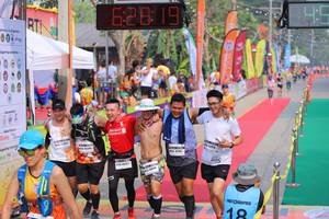 BIB: 628, 009
                            <button type="button" onclick="openModal(9444654)" class="btn btn-primary btn-sm float-right btn-popup" data-toggle="modal" data-target=".modal-high-quality">
                        <i class="fas fa-shopping-cart"></i> Add to Cart
                    </button>
                                            <button type="button" onclick="isThisMe(9444654, true)" class="btn btn-success btn-sm float-right btn-popup btn-isme hidden" data-toggle="tooltip" data-placement="bottom" title="นี่คือรูปของคุณใช่ไหม คลิกที่นี่เพื่อเอาเข้าอัลบั้ม">
                        <i class="fas fa-plus"></i> Add to album
                    </button>
                    <button type="button" onclick="isThisMe(9444654, false)" class="btn btn-warning btn-sm float-right btn-popup btn-isnotme hidden">
                        <i class="fas fa-ban"></i> Remove from album
                    </button>