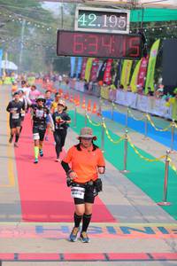 BIB: 42195, 6345
                            <button type="button" onclick="openModal(9468385)" class="btn btn-primary btn-sm float-right btn-popup" data-toggle="modal" data-target=".modal-high-quality">
                        <i class="fas fa-shopping-cart"></i> Add to Cart
                    </button>
                                            <button type="button" onclick="isThisMe(9468385, true)" class="btn btn-success btn-sm float-right btn-popup btn-isme hidden" data-toggle="tooltip" data-placement="bottom" title="นี่คือรูปของคุณใช่ไหม คลิกที่นี่เพื่อเอาเข้าอัลบั้ม">
                        <i class="fas fa-plus"></i> Add to album
                    </button>
                    <button type="button" onclick="isThisMe(9468385, false)" class="btn btn-warning btn-sm float-right btn-popup btn-isnotme hidden">
                        <i class="fas fa-ban"></i> Remove from album
                    </button>