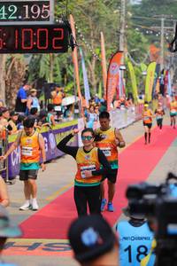 BIB: 42195, 1002
                            <button type="button" onclick="openModal(9350020)" class="btn btn-primary btn-sm float-right btn-popup" data-toggle="modal" data-target=".modal-high-quality">
                        <i class="fas fa-shopping-cart"></i> Add to Cart
                    </button>
                                            <button type="button" onclick="isThisMe(9350020, true)" class="btn btn-success btn-sm float-right btn-popup btn-isme hidden" data-toggle="tooltip" data-placement="bottom" title="นี่คือรูปของคุณใช่ไหม คลิกที่นี่เพื่อเอาเข้าอัลบั้ม">
                        <i class="fas fa-plus"></i> Add to album
                    </button>
                    <button type="button" onclick="isThisMe(9350020, false)" class="btn btn-warning btn-sm float-right btn-popup btn-isnotme hidden">
                        <i class="fas fa-ban"></i> Remove from album
                    </button>