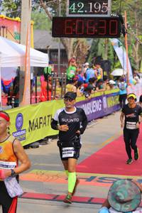 BIB: 42195, 0830
                            <button type="button" onclick="openModal(9335904)" class="btn btn-primary btn-sm float-right btn-popup" data-toggle="modal" data-target=".modal-high-quality">
                        <i class="fas fa-shopping-cart"></i> Add to Cart
                    </button>
                                            <button type="button" onclick="isThisMe(9335904, true)" class="btn btn-success btn-sm float-right btn-popup btn-isme hidden" data-toggle="tooltip" data-placement="bottom" title="นี่คือรูปของคุณใช่ไหม คลิกที่นี่เพื่อเอาเข้าอัลบั้ม">
                        <i class="fas fa-plus"></i> Add to album
                    </button>
                    <button type="button" onclick="isThisMe(9335904, false)" class="btn btn-warning btn-sm float-right btn-popup btn-isnotme hidden">
                        <i class="fas fa-ban"></i> Remove from album
                    </button>