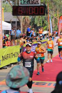 BIB: 42195, 61000, 47189
                            <button type="button" onclick="openModal(9349738)" class="btn btn-primary btn-sm float-right btn-popup" data-toggle="modal" data-target=".modal-high-quality">
                        <i class="fas fa-shopping-cart"></i> Add to Cart
                    </button>
                                            <button type="button" onclick="isThisMe(9349738, true)" class="btn btn-success btn-sm float-right btn-popup btn-isme hidden" data-toggle="tooltip" data-placement="bottom" title="นี่คือรูปของคุณใช่ไหม คลิกที่นี่เพื่อเอาเข้าอัลบั้ม">
                        <i class="fas fa-plus"></i> Add to album
                    </button>
                    <button type="button" onclick="isThisMe(9349738, false)" class="btn btn-warning btn-sm float-right btn-popup btn-isnotme hidden">
                        <i class="fas fa-ban"></i> Remove from album
                    </button>