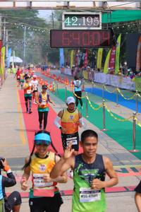 BIB: 42195, 64004, 475
                            <button type="button" onclick="openModal(9478399)" class="btn btn-primary btn-sm float-right btn-popup" data-toggle="modal" data-target=".modal-high-quality">
                        <i class="fas fa-shopping-cart"></i> Add to Cart
                    </button>
                                            <button type="button" onclick="isThisMe(9478399, true)" class="btn btn-success btn-sm float-right btn-popup btn-isme hidden" data-toggle="tooltip" data-placement="bottom" title="นี่คือรูปของคุณใช่ไหม คลิกที่นี่เพื่อเอาเข้าอัลบั้ม">
                        <i class="fas fa-plus"></i> Add to album
                    </button>
                    <button type="button" onclick="isThisMe(9478399, false)" class="btn btn-warning btn-sm float-right btn-popup btn-isnotme hidden">
                        <i class="fas fa-ban"></i> Remove from album
                    </button>