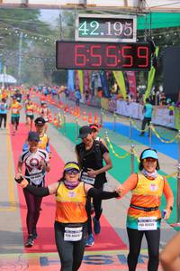 BIB: 42195, 65559, 47500, 46930, 466
                            <button type="button" onclick="openModal(9513389)" class="btn btn-primary btn-sm float-right btn-popup" data-toggle="modal" data-target=".modal-high-quality">
                        <i class="fas fa-shopping-cart"></i> Add to Cart
                    </button>
                                            <button type="button" onclick="isThisMe(9513389, true)" class="btn btn-success btn-sm float-right btn-popup btn-isme hidden" data-toggle="tooltip" data-placement="bottom" title="นี่คือรูปของคุณใช่ไหม คลิกที่นี่เพื่อเอาเข้าอัลบั้ม">
                        <i class="fas fa-plus"></i> Add to album
                    </button>
                    <button type="button" onclick="isThisMe(9513389, false)" class="btn btn-warning btn-sm float-right btn-popup btn-isnotme hidden">
                        <i class="fas fa-ban"></i> Remove from album
                    </button>