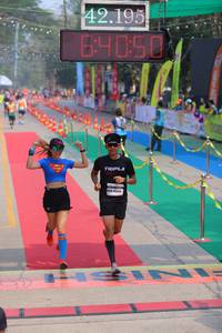 BIB: 42195, 4050
                            <button type="button" onclick="openModal(9481478)" class="btn btn-primary btn-sm float-right btn-popup" data-toggle="modal" data-target=".modal-high-quality">
                        <i class="fas fa-shopping-cart"></i> Add to Cart
                    </button>
                                            <button type="button" onclick="isThisMe(9481478, true)" class="btn btn-success btn-sm float-right btn-popup btn-isme hidden" data-toggle="tooltip" data-placement="bottom" title="นี่คือรูปของคุณใช่ไหม คลิกที่นี่เพื่อเอาเข้าอัลบั้ม">
                        <i class="fas fa-plus"></i> Add to album
                    </button>
                    <button type="button" onclick="isThisMe(9481478, false)" class="btn btn-warning btn-sm float-right btn-popup btn-isnotme hidden">
                        <i class="fas fa-ban"></i> Remove from album
                    </button>