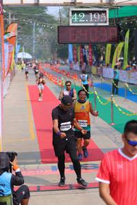 BIB: 42195, 098
                            <button type="button" onclick="openModal(9479321)" class="btn btn-primary btn-sm float-right btn-popup" data-toggle="modal" data-target=".modal-high-quality">
                        <i class="fas fa-shopping-cart"></i> Add to Cart
                    </button>
                                            <button type="button" onclick="isThisMe(9479321, true)" class="btn btn-success btn-sm float-right btn-popup btn-isme hidden" data-toggle="tooltip" data-placement="bottom" title="นี่คือรูปของคุณใช่ไหม คลิกที่นี่เพื่อเอาเข้าอัลบั้ม">
                        <i class="fas fa-plus"></i> Add to album
                    </button>
                    <button type="button" onclick="isThisMe(9479321, false)" class="btn btn-warning btn-sm float-right btn-popup btn-isnotme hidden">
                        <i class="fas fa-ban"></i> Remove from album
                    </button>