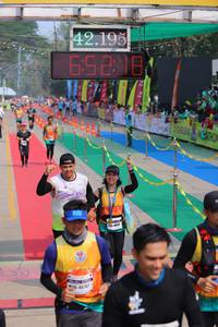 BIB: 42195
                            <button type="button" onclick="openModal(9493271)" class="btn btn-primary btn-sm float-right btn-popup" data-toggle="modal" data-target=".modal-high-quality">
                        <i class="fas fa-shopping-cart"></i> Add to Cart
                    </button>
                                            <button type="button" onclick="isThisMe(9493271, true)" class="btn btn-success btn-sm float-right btn-popup btn-isme hidden" data-toggle="tooltip" data-placement="bottom" title="นี่คือรูปของคุณใช่ไหม คลิกที่นี่เพื่อเอาเข้าอัลบั้ม">
                        <i class="fas fa-plus"></i> Add to album
                    </button>
                    <button type="button" onclick="isThisMe(9493271, false)" class="btn btn-warning btn-sm float-right btn-popup btn-isnotme hidden">
                        <i class="fas fa-ban"></i> Remove from album
                    </button>