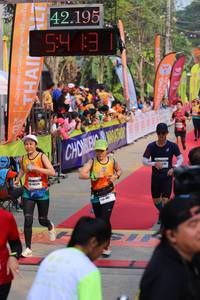BIB: 42195, 4032
                            <button type="button" onclick="openModal(9145349)" class="btn btn-primary btn-sm float-right btn-popup" data-toggle="modal" data-target=".modal-high-quality">
                        <i class="fas fa-shopping-cart"></i> Add to Cart
                    </button>
                                            <button type="button" onclick="isThisMe(9145349, true)" class="btn btn-success btn-sm float-right btn-popup btn-isme hidden" data-toggle="tooltip" data-placement="bottom" title="นี่คือรูปของคุณใช่ไหม คลิกที่นี่เพื่อเอาเข้าอัลบั้ม">
                        <i class="fas fa-plus"></i> Add to album
                    </button>
                    <button type="button" onclick="isThisMe(9145349, false)" class="btn btn-warning btn-sm float-right btn-popup btn-isnotme hidden">
                        <i class="fas fa-ban"></i> Remove from album
                    </button>