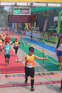 BIB: 42195
                            <button type="button" onclick="openModal(9514118)" class="btn btn-primary btn-sm float-right btn-popup" data-toggle="modal" data-target=".modal-high-quality">
                        <i class="fas fa-shopping-cart"></i> Add to Cart
                    </button>
                                            <button type="button" onclick="isThisMe(9514118, true)" class="btn btn-success btn-sm float-right btn-popup btn-isme hidden" data-toggle="tooltip" data-placement="bottom" title="นี่คือรูปของคุณใช่ไหม คลิกที่นี่เพื่อเอาเข้าอัลบั้ม">
                        <i class="fas fa-plus"></i> Add to album
                    </button>
                    <button type="button" onclick="isThisMe(9514118, false)" class="btn btn-warning btn-sm float-right btn-popup btn-isnotme hidden">
                        <i class="fas fa-ban"></i> Remove from album
                    </button>