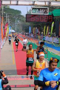 BIB: 42195
                            <button type="button" onclick="openModal(9491120)" class="btn btn-primary btn-sm float-right btn-popup" data-toggle="modal" data-target=".modal-high-quality">
                        <i class="fas fa-shopping-cart"></i> Add to Cart
                    </button>
                                            <button type="button" onclick="isThisMe(9491120, true)" class="btn btn-success btn-sm float-right btn-popup btn-isme hidden" data-toggle="tooltip" data-placement="bottom" title="นี่คือรูปของคุณใช่ไหม คลิกที่นี่เพื่อเอาเข้าอัลบั้ม">
                        <i class="fas fa-plus"></i> Add to album
                    </button>
                    <button type="button" onclick="isThisMe(9491120, false)" class="btn btn-warning btn-sm float-right btn-popup btn-isnotme hidden">
                        <i class="fas fa-ban"></i> Remove from album
                    </button>