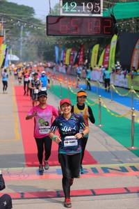 BIB: 42195, 46061
                            <button type="button" onclick="openModal(9492668)" class="btn btn-primary btn-sm float-right btn-popup" data-toggle="modal" data-target=".modal-high-quality">
                        <i class="fas fa-shopping-cart"></i> Add to Cart
                    </button>
                                            <button type="button" onclick="isThisMe(9492668, true)" class="btn btn-success btn-sm float-right btn-popup btn-isme hidden" data-toggle="tooltip" data-placement="bottom" title="นี่คือรูปของคุณใช่ไหม คลิกที่นี่เพื่อเอาเข้าอัลบั้ม">
                        <i class="fas fa-plus"></i> Add to album
                    </button>
                    <button type="button" onclick="isThisMe(9492668, false)" class="btn btn-warning btn-sm float-right btn-popup btn-isnotme hidden">
                        <i class="fas fa-ban"></i> Remove from album
                    </button>