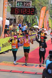 BIB: 42195, 61232, 453
                            <button type="button" onclick="openModal(9356794)" class="btn btn-primary btn-sm float-right btn-popup" data-toggle="modal" data-target=".modal-high-quality">
                        <i class="fas fa-shopping-cart"></i> Add to Cart
                    </button>
                                            <button type="button" onclick="isThisMe(9356794, true)" class="btn btn-success btn-sm float-right btn-popup btn-isme hidden" data-toggle="tooltip" data-placement="bottom" title="นี่คือรูปของคุณใช่ไหม คลิกที่นี่เพื่อเอาเข้าอัลบั้ม">
                        <i class="fas fa-plus"></i> Add to album
                    </button>
                    <button type="button" onclick="isThisMe(9356794, false)" class="btn btn-warning btn-sm float-right btn-popup btn-isnotme hidden">
                        <i class="fas fa-ban"></i> Remove from album
                    </button>