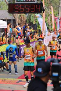 BIB: 95534, 500, 4222
                            <button type="button" onclick="openModal(9155370)" class="btn btn-primary btn-sm float-right btn-popup" data-toggle="modal" data-target=".modal-high-quality">
                        <i class="fas fa-shopping-cart"></i> Add to Cart
                    </button>
                                            <button type="button" onclick="isThisMe(9155370, true)" class="btn btn-success btn-sm float-right btn-popup btn-isme hidden" data-toggle="tooltip" data-placement="bottom" title="นี่คือรูปของคุณใช่ไหม คลิกที่นี่เพื่อเอาเข้าอัลบั้ม">
                        <i class="fas fa-plus"></i> Add to album
                    </button>
                    <button type="button" onclick="isThisMe(9155370, false)" class="btn btn-warning btn-sm float-right btn-popup btn-isnotme hidden">
                        <i class="fas fa-ban"></i> Remove from album
                    </button>