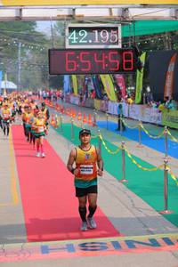 BIB: 42195, 458
                            <button type="button" onclick="openModal(9512978)" class="btn btn-primary btn-sm float-right btn-popup" data-toggle="modal" data-target=".modal-high-quality">
                        <i class="fas fa-shopping-cart"></i> Add to Cart
                    </button>
                                            <button type="button" onclick="isThisMe(9512978, true)" class="btn btn-success btn-sm float-right btn-popup btn-isme hidden" data-toggle="tooltip" data-placement="bottom" title="นี่คือรูปของคุณใช่ไหม คลิกที่นี่เพื่อเอาเข้าอัลบั้ม">
                        <i class="fas fa-plus"></i> Add to album
                    </button>
                    <button type="button" onclick="isThisMe(9512978, false)" class="btn btn-warning btn-sm float-right btn-popup btn-isnotme hidden">
                        <i class="fas fa-ban"></i> Remove from album
                    </button>