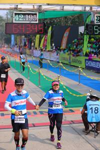 BIB: 42195, 64395, 40324
                            <button type="button" onclick="openModal(9484123)" class="btn btn-primary btn-sm float-right btn-popup" data-toggle="modal" data-target=".modal-high-quality">
                        <i class="fas fa-shopping-cart"></i> Add to Cart
                    </button>
                                            <button type="button" onclick="isThisMe(9484123, true)" class="btn btn-success btn-sm float-right btn-popup btn-isme hidden" data-toggle="tooltip" data-placement="bottom" title="นี่คือรูปของคุณใช่ไหม คลิกที่นี่เพื่อเอาเข้าอัลบั้ม">
                        <i class="fas fa-plus"></i> Add to album
                    </button>
                    <button type="button" onclick="isThisMe(9484123, false)" class="btn btn-warning btn-sm float-right btn-popup btn-isnotme hidden">
                        <i class="fas fa-ban"></i> Remove from album
                    </button>