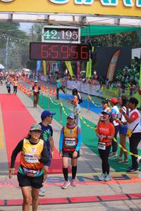 BIB: 42195, 65956, 40924
                            <button type="button" onclick="openModal(9514326)" class="btn btn-primary btn-sm float-right btn-popup" data-toggle="modal" data-target=".modal-high-quality">
                        <i class="fas fa-shopping-cart"></i> Add to Cart
                    </button>
                                            <button type="button" onclick="isThisMe(9514326, true)" class="btn btn-success btn-sm float-right btn-popup btn-isme hidden" data-toggle="tooltip" data-placement="bottom" title="นี่คือรูปของคุณใช่ไหม คลิกที่นี่เพื่อเอาเข้าอัลบั้ม">
                        <i class="fas fa-plus"></i> Add to album
                    </button>
                    <button type="button" onclick="isThisMe(9514326, false)" class="btn btn-warning btn-sm float-right btn-popup btn-isnotme hidden">
                        <i class="fas fa-ban"></i> Remove from album
                    </button>