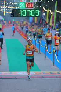 BIB: 3709, 2058
                            <button type="button" onclick="openModal(8880168)" class="btn btn-primary btn-sm float-right btn-popup" data-toggle="modal" data-target=".modal-high-quality">
                        <i class="fas fa-shopping-cart"></i> Add to Cart
                    </button>
                                            <button type="button" onclick="isThisMe(8880168, true)" class="btn btn-success btn-sm float-right btn-popup btn-isme hidden" data-toggle="tooltip" data-placement="bottom" title="นี่คือรูปของคุณใช่ไหม คลิกที่นี่เพื่อเอาเข้าอัลบั้ม">
                        <i class="fas fa-plus"></i> Add to album
                    </button>
                    <button type="button" onclick="isThisMe(8880168, false)" class="btn btn-warning btn-sm float-right btn-popup btn-isnotme hidden">
                        <i class="fas fa-ban"></i> Remove from album
                    </button>