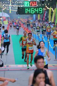 BIB: 211, 649
                            <button type="button" onclick="openModal(8896172)" class="btn btn-primary btn-sm float-right btn-popup" data-toggle="modal" data-target=".modal-high-quality">
                        <i class="fas fa-shopping-cart"></i> Add to Cart
                    </button>
                                            <button type="button" onclick="isThisMe(8896172, true)" class="btn btn-success btn-sm float-right btn-popup btn-isme hidden" data-toggle="tooltip" data-placement="bottom" title="นี่คือรูปของคุณใช่ไหม คลิกที่นี่เพื่อเอาเข้าอัลบั้ม">
                        <i class="fas fa-plus"></i> Add to album
                    </button>
                    <button type="button" onclick="isThisMe(8896172, false)" class="btn btn-warning btn-sm float-right btn-popup btn-isnotme hidden">
                        <i class="fas fa-ban"></i> Remove from album
                    </button>