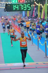 BIB: 9735, 25580
                            <button type="button" onclick="openModal(8896916)" class="btn btn-primary btn-sm float-right btn-popup" data-toggle="modal" data-target=".modal-high-quality">
                        <i class="fas fa-shopping-cart"></i> Add to Cart
                    </button>
                                            <button type="button" onclick="isThisMe(8896916, true)" class="btn btn-success btn-sm float-right btn-popup btn-isme hidden" data-toggle="tooltip" data-placement="bottom" title="นี่คือรูปของคุณใช่ไหม คลิกที่นี่เพื่อเอาเข้าอัลบั้ม">
                        <i class="fas fa-plus"></i> Add to album
                    </button>
                    <button type="button" onclick="isThisMe(8896916, false)" class="btn btn-warning btn-sm float-right btn-popup btn-isnotme hidden">
                        <i class="fas fa-ban"></i> Remove from album
                    </button>